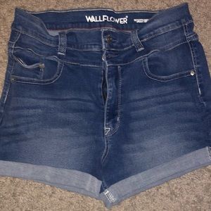 Wallflower women’s jean shorts (Size 9)